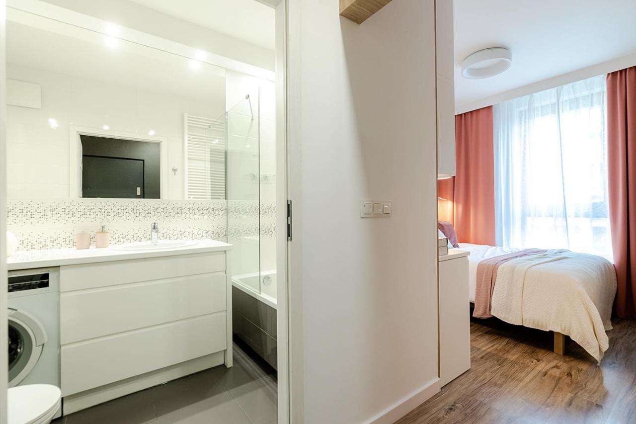 Studio Wola Apartament Kasprzaka - Wifi + Smart Tv Varşova Dış mekan fotoğraf