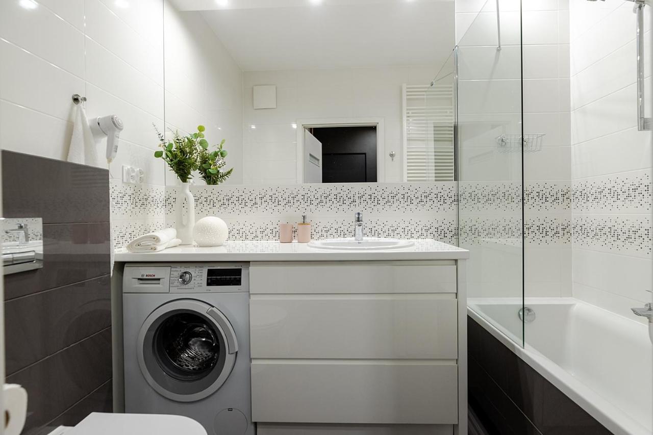 Studio Wola Apartament Kasprzaka - Wifi + Smart Tv Varşova Dış mekan fotoğraf